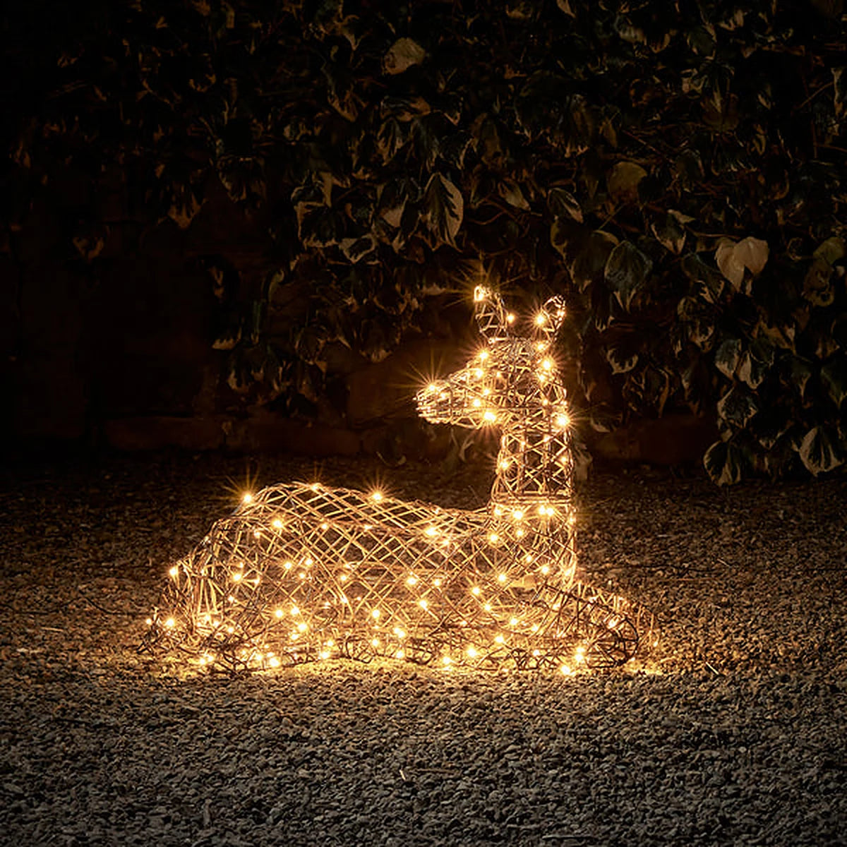 Conjunto 8 Renas Iluminadas em Rattan Marrom – 1.700 LEDs Branco Quente