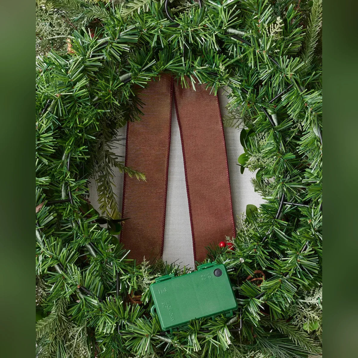 Guirlanda de Natal 90 cm com LED, Laço Bordô, Pinhas e Frutas Vermelhas