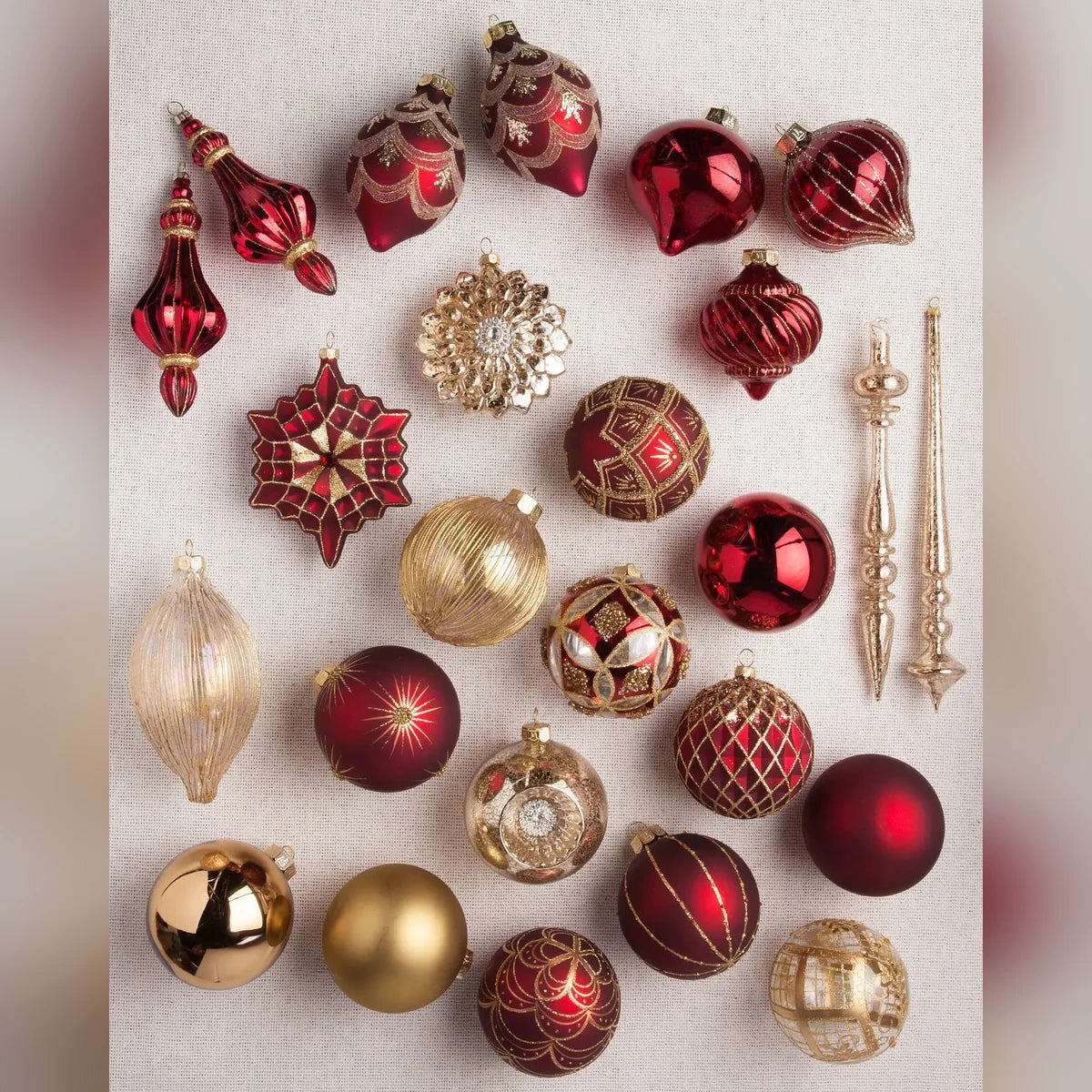 Kit 24 Enfeites para Árvore de Natal Vermelho e Dourado com Bolas e Pendentes