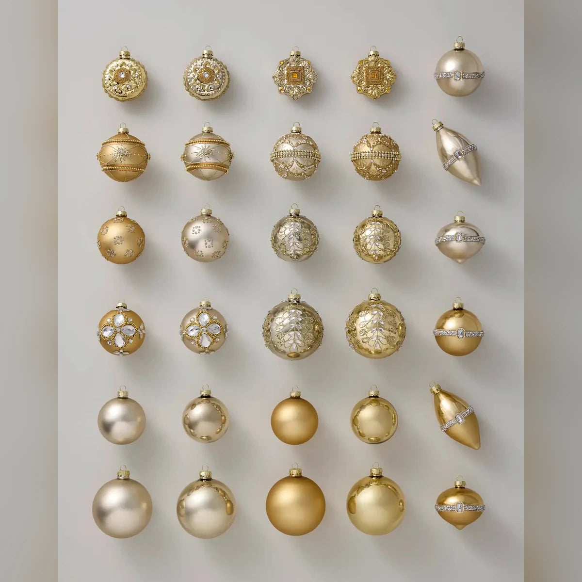 Kit 30 Enfeites para Árvore de Natal Dourado e Champagne com Pedrarias Decorativas