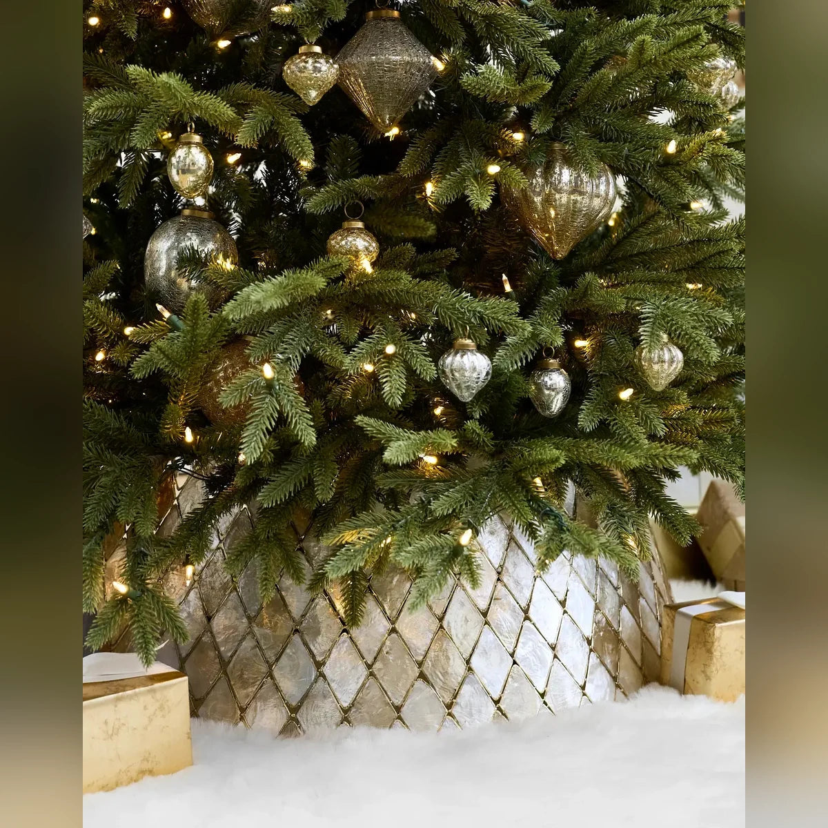 Saia Rígida para Árvore de Natal Mosaico Perolado com Losangos Dourados