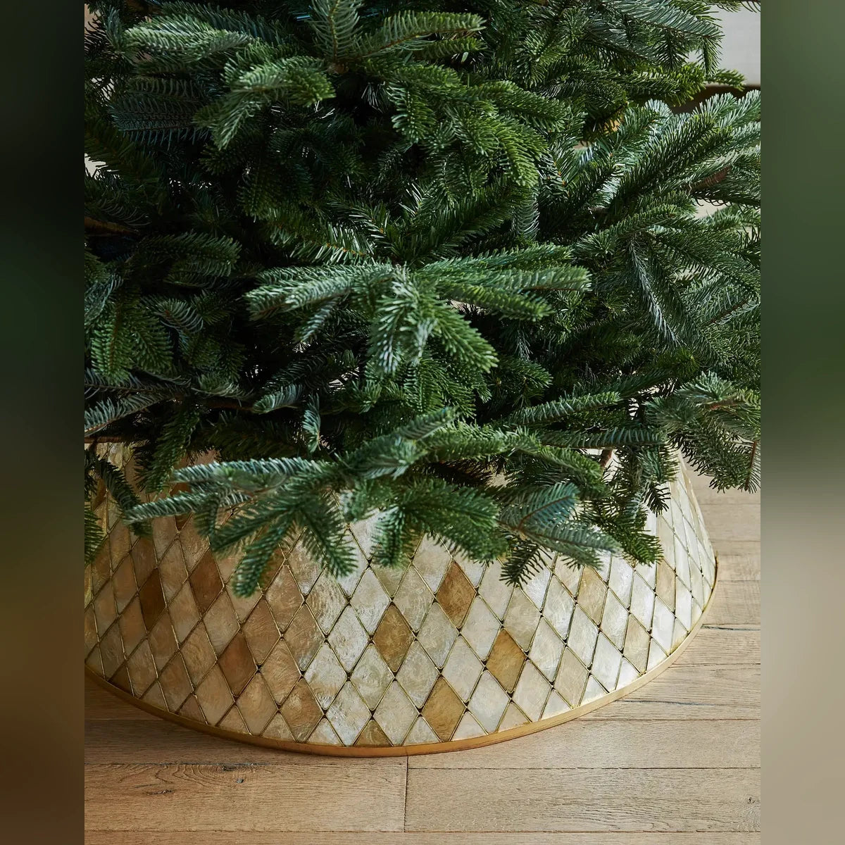 Saia Rígida para Árvore de Natal Mosaico Perolado com Losangos Dourados